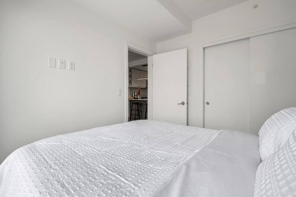 Апартаменти Chic 1Br Kensington Unit W/Parking Калґарі Екстер'єр фото